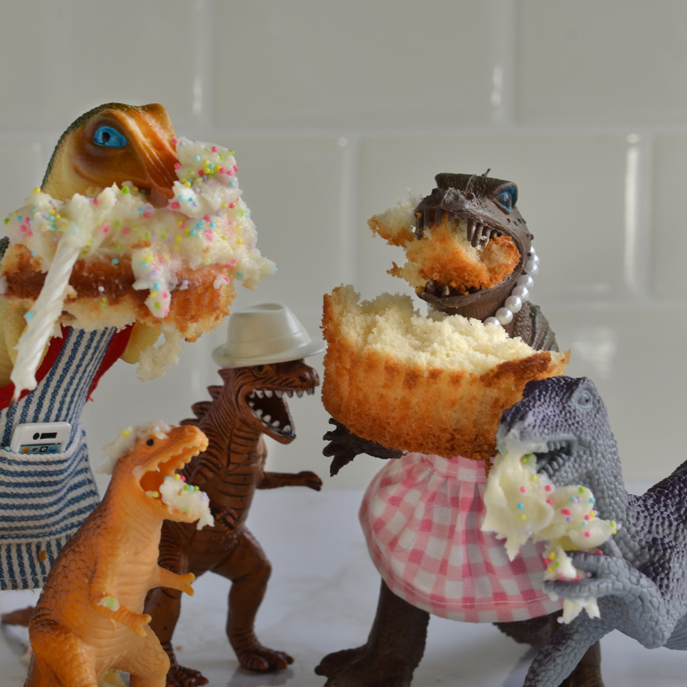 Art, Blondie, Dean, Vickie and Jamal stuff themselves on birthday cupcakes